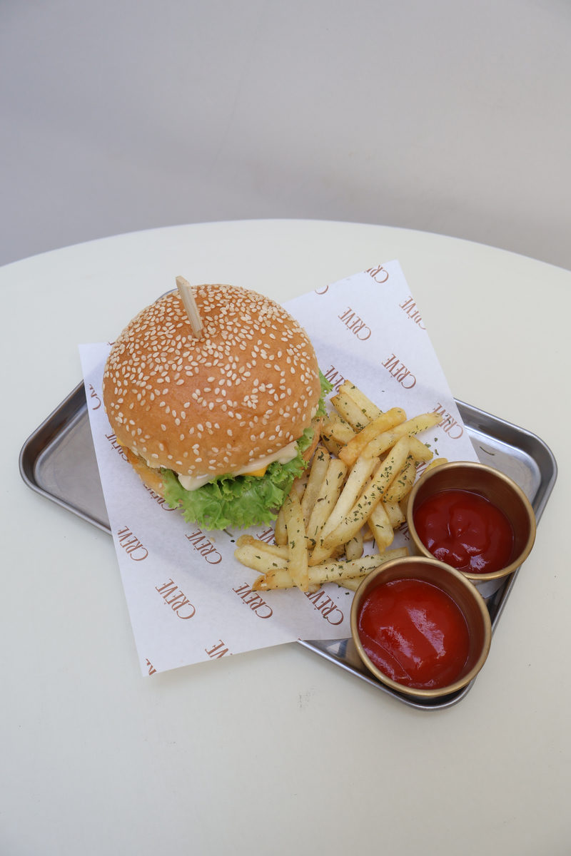 Cheeseburger with Fries